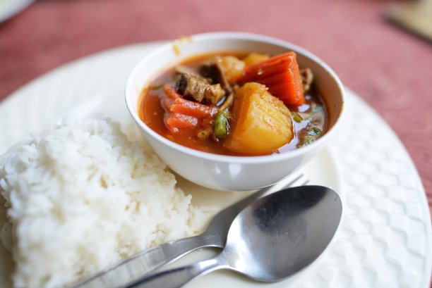 猪肉炖饭的特写图片下载