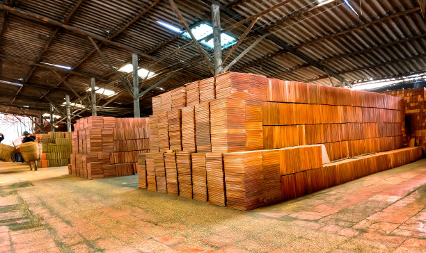 在砖窑里拍庄砖图片下载