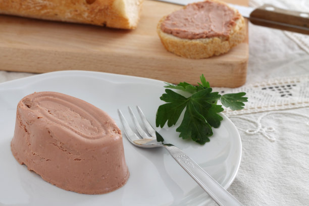 白盘中的肝头图片下载