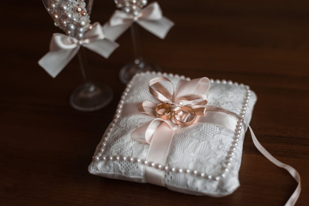 黄金结婚戒指图片下载