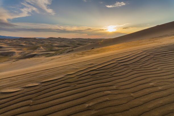 戈壁沙漠的壮丽沙漠景观，蒙古图片下载