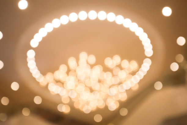 抽象各种色彩模糊的散景吊灯作为背景图片下载