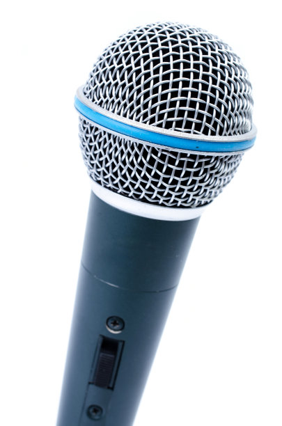 白色背景上的麦克风图片下载