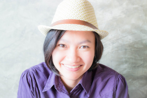 特写亚洲女人在快乐的时刻微笑图片下载