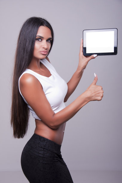 平板电脑的女孩图片下载