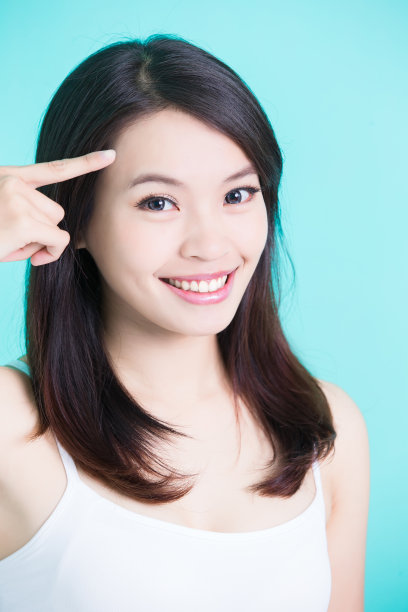 美容护肤的女人素材图片