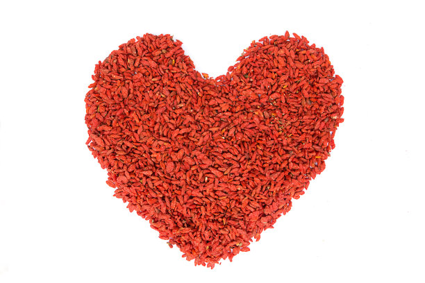 枸杞心形，白色背景。图片下载