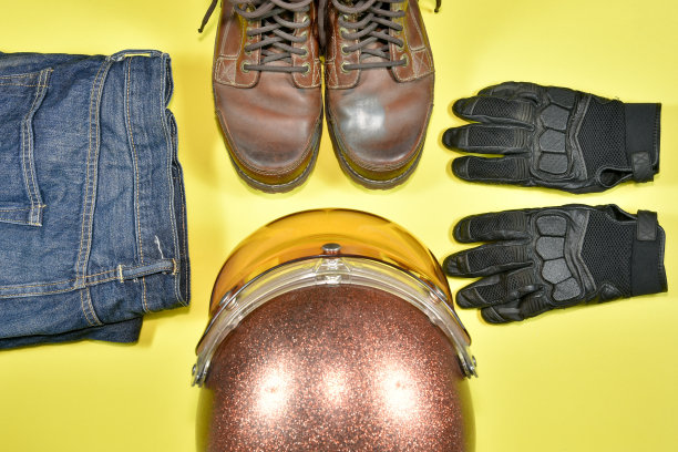 衣服和配件上的彩色背景摩托车图片下载