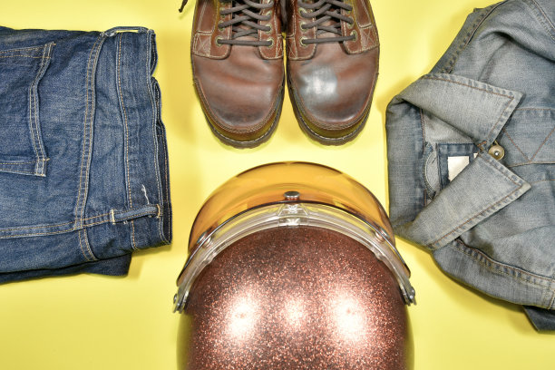 衣服和配件上的彩色背景摩托车图片下载