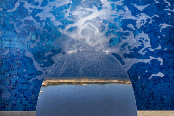 瀑布喷射机在工作图片下载