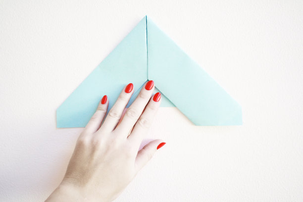 制作纸飞机步骤1图片下载