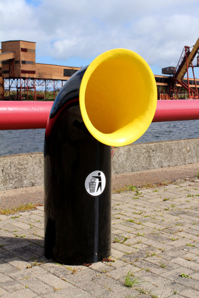 黑色和黄色的空回收箱图片下载