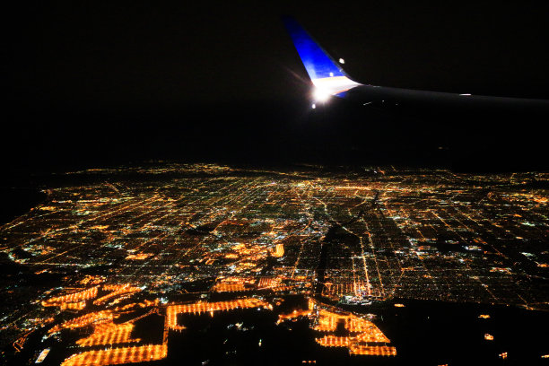 航空摄影-洛杉矶和长滩的夜晚图片下载