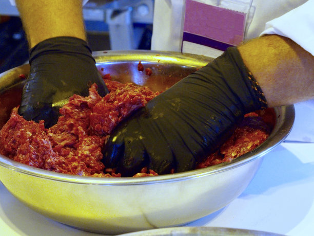 人用手混合着肉图片下载