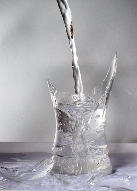 破碎的玻璃图片下载