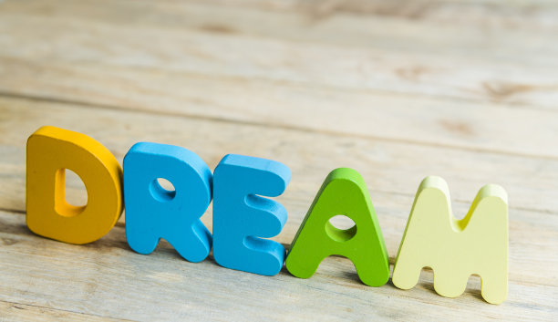 彩色木字地板上的梦7图片下载