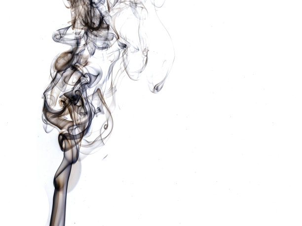 白色背景上的彩色烟雾。图片下载