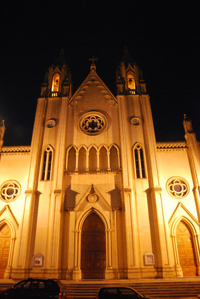 教堂在晚上图片下载