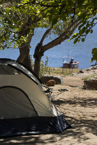 在湖边露营图片下载