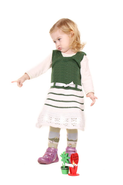 漂亮愤怒的小女孩图片下载