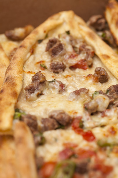 切开的土耳其皮塔饼图片下载