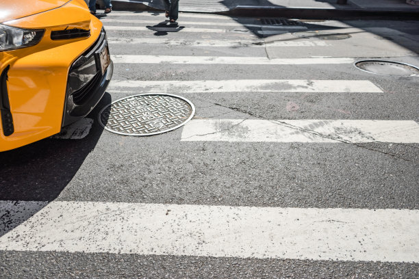 纽约第五大道的人行道。素材图片