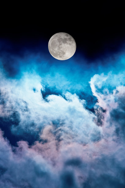 有月亮和云彩的夜空图片下载