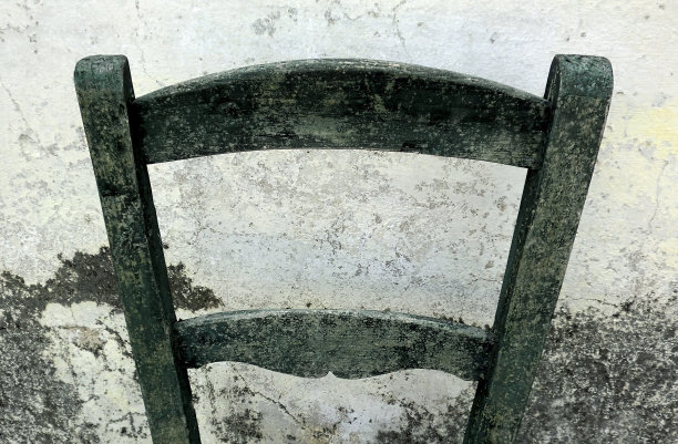 复古的背景，旧的靠背和损坏的白色墙壁纹理图片下载