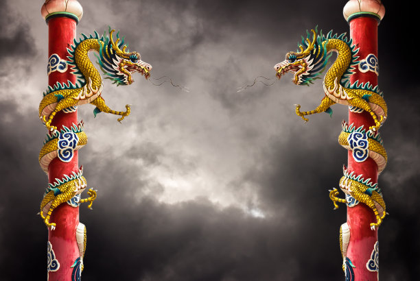 龙像在暴风雨中图片下载