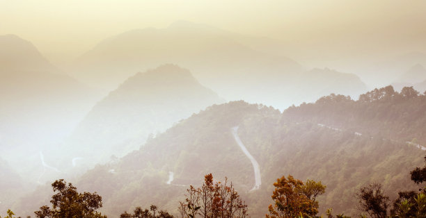 山景和雾图片下载