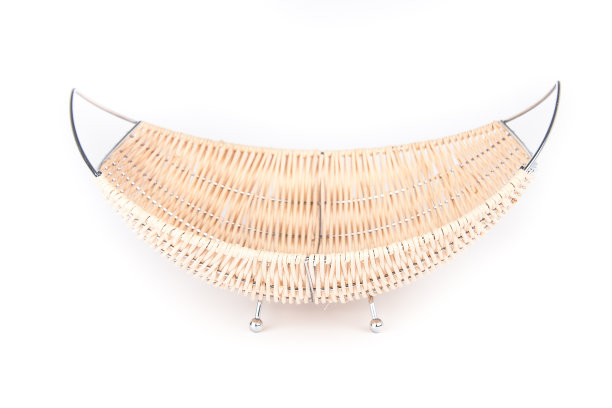 编织花瓶孤立在白色背景上图片下载