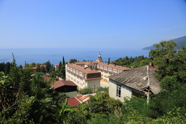 山坡上的建筑物图片下载