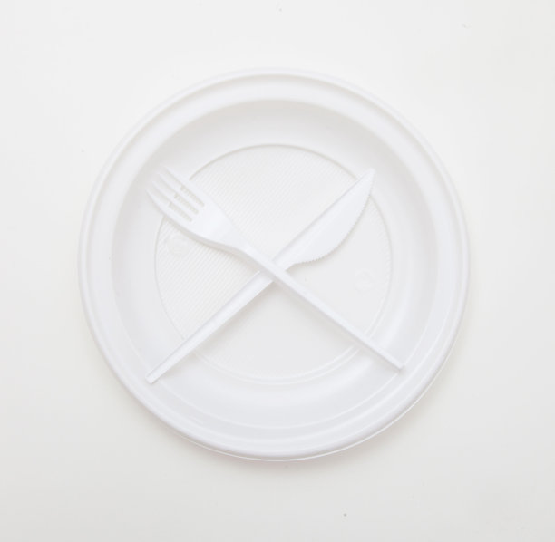 白色一次性餐具套装刀叉图片下载