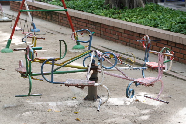 孩子们在公园里玩图片下载