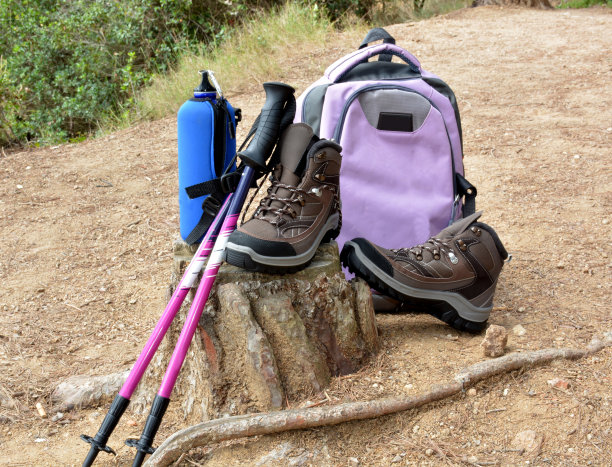 徒步靴和背包图片下载