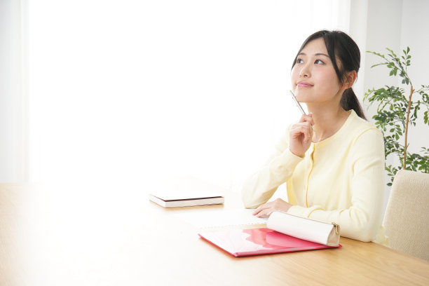 年轻女人学习素材图片