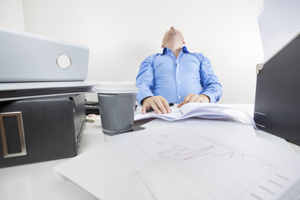 劳累过度的上班族图片下载