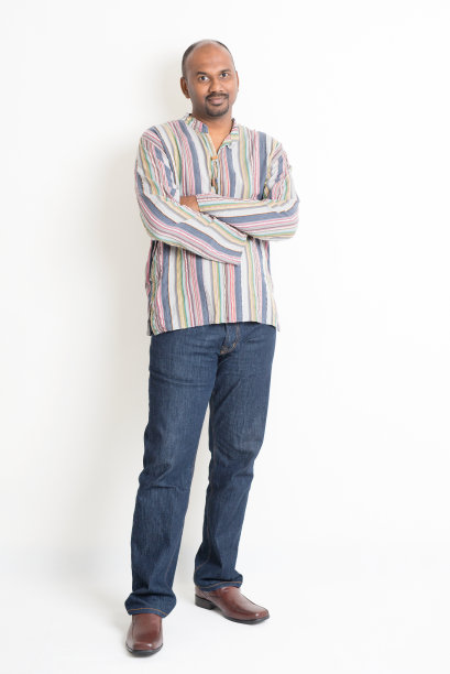 成熟随意的印度男人肖像图片下载