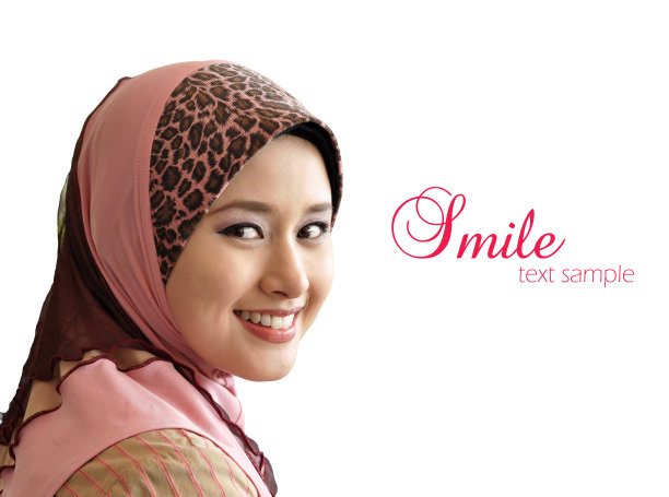 年轻漂亮的穆斯林妇女的肖像图片下载