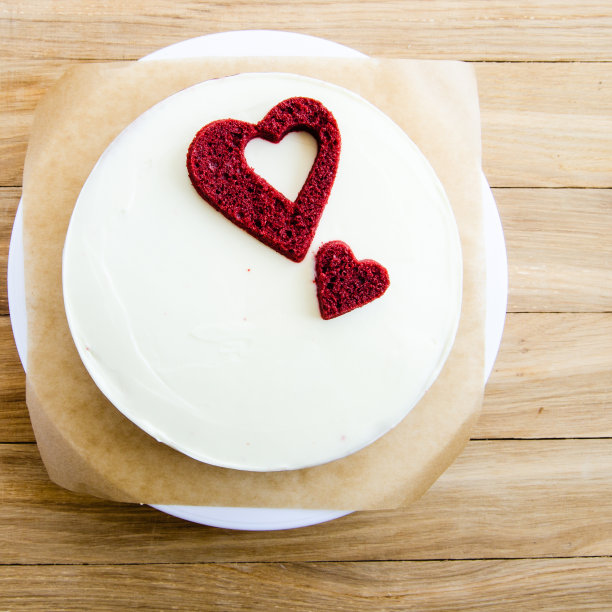 红色天鹅绒蛋糕图片下载