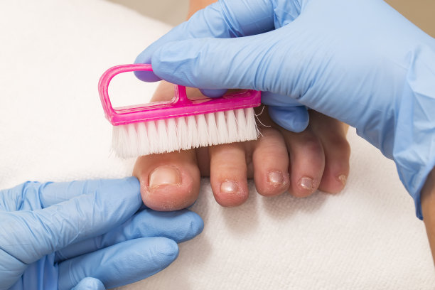 修脚的过程图片下载