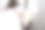 坐在马车里的小女孩图片下载