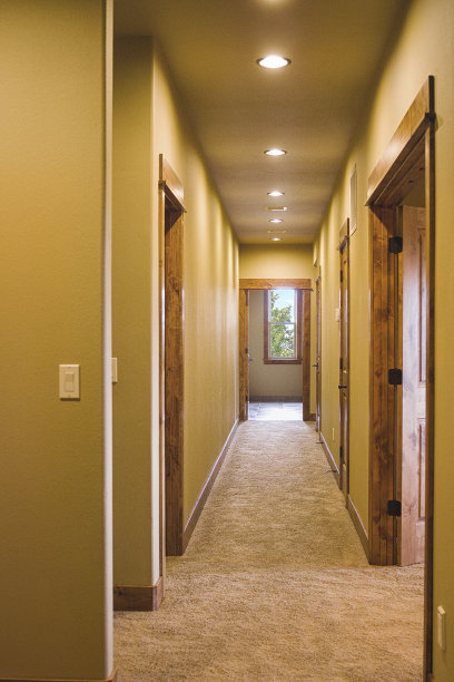 现代住宅的空旷走廊图片下载