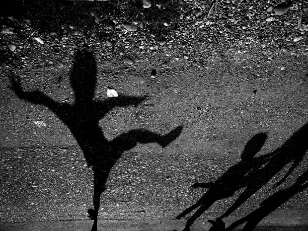 阴影的孩子图片下载