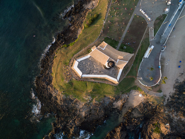 萨尔瓦多城市景观鸟瞰图(灯塔)，巴伊亚，巴西图片下载