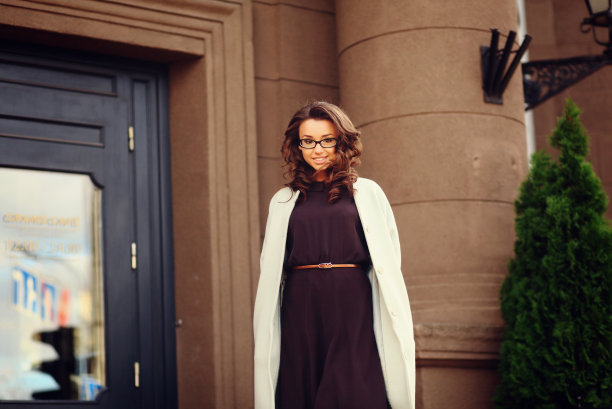 微笑的商业女性图片下载