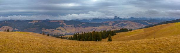 乌克兰喀尔巴阡山脉。秋天。全景。图片下载