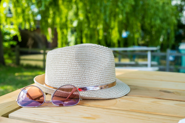 英国夏天的防晒装备图片下载