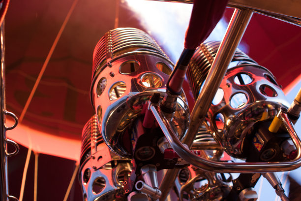 起飞前的气球燃烧器图片下载