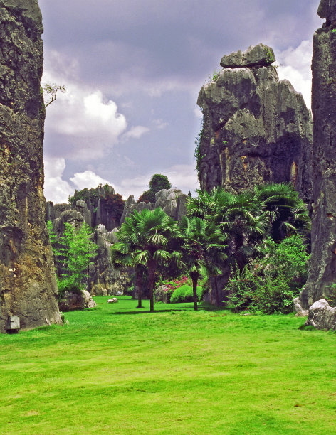 昆明附近石林的碎片图片下载